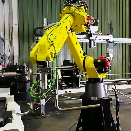 Pedrazzoli Work Cell - Accurate and Repeatable | Bend Master 65 and Stern Brown SB80 with robot