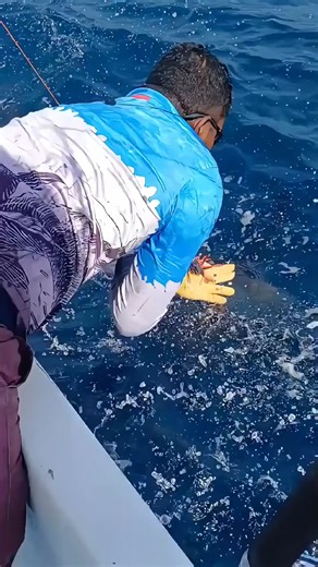 No need to hit the gym after wrestling this beast! 🎣 Costa Tamarindo Sport Fishing 📍 Tamarindo, Costa Rica #costarica #tamarindo #costaricafishing #marlinfishing #saltwaterfishing #fishingbooker #catchandrelease | FishingBooker