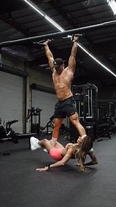 Tag your workout partner and try these hanging partner core exercises. Gym: @globalfitnessstudio 🎥 @rfmediasolutions | Scott Mathison