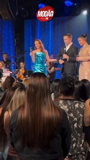 Rádio Modão Fm - Atibaia - SP on Instagram: "QUE MOMENTO INCRÍVEL! ❤️ @maiaraemaraisa cantando com @pedromarianooficial filho de Elis Regina, no especial de Natal do SBT! #radiomodaofmatibaia #modaofm #MaiaraeMaraisa #Maiara #Maraisa #PedroMariano #ElisRegina #Sertanejo #EspecialDeNatal #sbt"