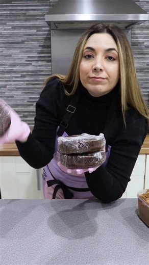 Liz Nicolaou on Instagram: "Ahhh over 1M followers across all platforms! What a day to be alive 🥹 thank you for every kind comment, every order placed, every amazon and frost form referral, and all the support over the last 5 years! 🩷🩷 This job brought me out of depression and gave me a true purpose, I'm so grateful to each and every one of you 🙏 Big thanks to @frostform, @fancysprinkles , @amazoninfluencerprogram and @terrybakesuk for actually enabling me to make this joyous pass time my ac