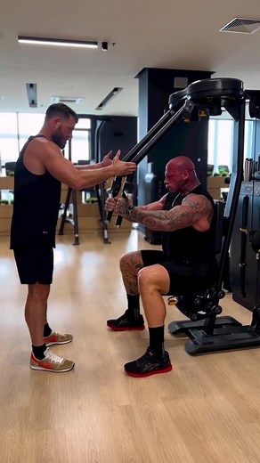 HOW DO YOU FIND MOTIVATION ??? Surround yourself with those who share your same HUNGER, PASSION, DESIRE, MINDSET ….. I am very fortunate to have excellence around me constantly, and I absorb absolute every last bit of positivity from these guys that I can. This may sound cold hearted, BUT if your serious about being the best version of YOU, that you can be. You MUST step away from negative influences in your life, and surround yourself with those who shine !!! And by shine, I don’t mean fame, mo