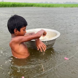 6.7M views · 131K reactions | এতো সুন্দরমাছ ধরার দৃশ্য শুধু গ্রামেই দেখা যায় #গ্রামের_জিবন_বেশি_সুন্দর #villagelife | Daily Fish Life | Facebook