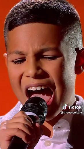 Simone emoziona Clementino con 'Adagio' di Lara Fabian | The Voice Kids Italia