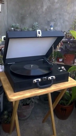 Living & Co. SRO-6160 Portable Turntable