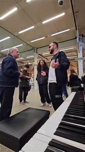 Senior gentleman can't believe how bad the state of the piano is. However, I managed to play something for your soul, so, if you've made it here, I hope you'll enjoy this video! 🔥 I Played Nothing's Gonna Change My Love For You - George Benson Share this video to your friends, so they can enjoy it as well!❤️ #music #musician #piano #video #pianoduet #epicmoment #public #streetpiano #brokenpiano #pianomusic #relaxingmusic #girl #reaction #spontaneous #unexpected #london #stpancras #romania #roma