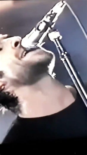 Oasis 🎸 Fade in out (live in Manchester)