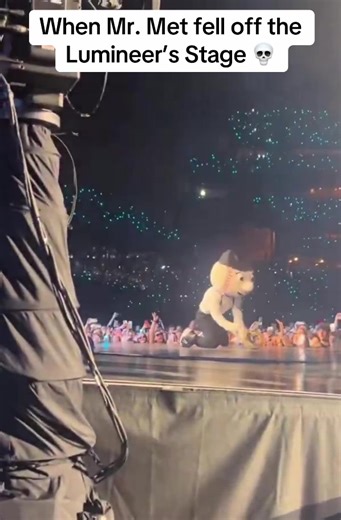 Not Mr. Met’s Proudest Moment.. . . . . ⚾️Follow @Metsempire_ for more Mets and baseball content! . . . . #mets #baseball #fyp #newyork #explore