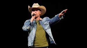 Dustin Lynch to headline autumn concert at Fiddler's Green Amphitheatre