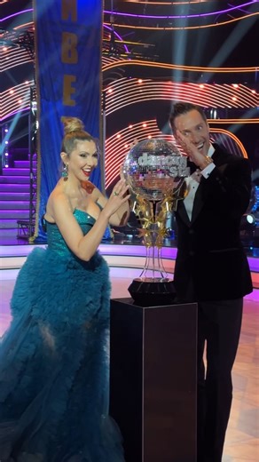 19K views · 244 reactions |  16-те двойки, които взеха участие #DancingStars преживяха възходи и падения, безкрайни репетиции и тежки контузии, но и чистата проба щастие и огромно удовлетворение.  Как премина #ГолемияФинал в най-бляскавото шоу за танци? Виж във видеото! | Dancing Stars Bulgaria | Facebook