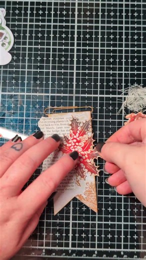 Altered Paperclip With Pocket | Vintage Christmas Quick Make