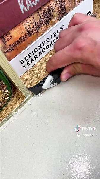 Multi-Function Sealant Finishing Scraper for Home Repairs