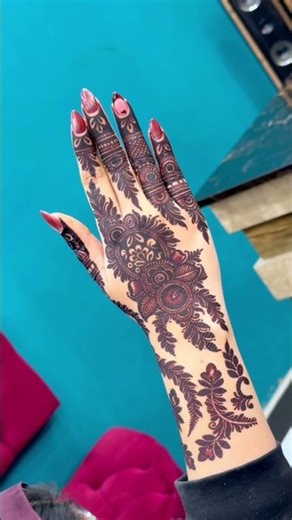 Minimalist Aesthetic or Traditional Vibes? LIVENZA does it all 🌿❤️✨😉#henna #livenzahennaexpert