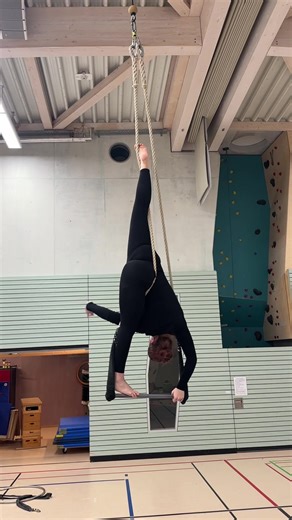 in love with this combo, just have to figure out how to get out of it now :,) #aerial #aerialist #circusartist #trapeze #dancetrapeze