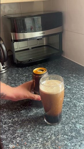 How to pour a perfect can of Guinness in to a glass, the right way
