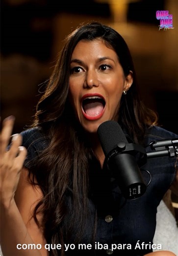 “El novio de la estudiante, no es la esposa del profesional…” 💛 En este momento de ONE TO ONE, #EvelynaRodríguez recuerda las palabras de su mamá… esas que la han guiado, sostenido y marcado su camino. Un fragmento lleno de amor, raíces y verdad. 🎙️ Episodio completo ya disponible. 🔗 Link en el perfil. #OneToOneTheInterview Evelyna Rodríguez presenta este 15 y 16 de mayo su monólogo “ME EMBARACÉ A LOS 40” en el @teatrolopedvega 🎭 Boletas a la venta en @tix.do 💥 #podcast #parati #actriz