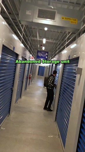 This abandoned storage unit had mostly household items, but we did end up with some old computers, tablets, iPhones, and iPods. Unfortunately, not the ones that went with these boxes. We’ll be posting more finds from this one soon. . . . #storageauction #storageunitauction #storageauctions #storageauctionfinds #storageunitfinds #technology #iphone #apple #ipad #macbook #treasurehunting #resellingcommunity #resellercommunity #resale #storagewars