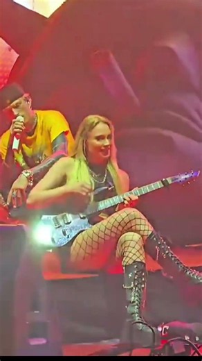 Hot Chicks and Guitars #machinegunkelly #mgk #livemusic #rock #punk #atlanta #concert