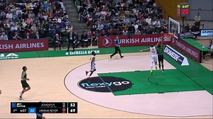 NOT ONE, BUT TWO WORLD CLASS BLOCKS ⛔️🚫 Not sure if Rayjon Tucker is playing 🏐 or 🏀 at this point 😁 #MagicMoment l Reyer Venezia | BKT EuroCup