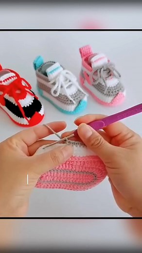 167K views · 4.8K reactions | Apande con nosotros 婢婢. . #sandalias #Crochet #crochetideas #crochetzapatos #tejidocrochet #amigurumis #tejidosacrochet #tejidocrochet #zapatoscrochet #aprendecrochet #bebecrochet #amigurumi #amigurumitoys #crochettutorial #crochetpasoapaso | Tejidos Con Crochet | Facebook