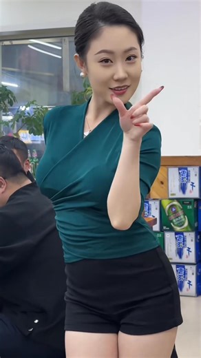 92K views · 4.3K reactions | Merry Christmas #lady#women#beauty#beautiful#pretty#grace#elegant#sexy#Chinese#Asian#girl#restaurant#eating#cooking#singing#fine#good | Chinese girl | Facebook