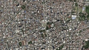Ampliar la Tierra desde el espacio a Bucaramanga, Colombia en el Parque Perros. Seguido de acercar las nubes y la atmósfera al espacio. Mapa satelital de vista panorámica desde arriba. Entrada de viaje