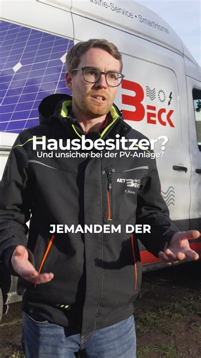 Aet Beck on Instagram: "„Lohnt sich eine PV-Anlage überhaupt?“ Diese Frage hören wir fast jeden Tag. Und ganz ehrlich: Es ist gut, dass man sich diese Frage stellt. Eine PV-Anlage lohnt sich nicht automatisch für jedes Dach. Es kommt auf viele Dinge an: Dachfläche, Ausrichtung, Verbrauch, Speicher, Zukunftspläne. Genau deshalb verkaufen wir keine Standardlösungen. Wir schauen uns jede Situation individuell an und sagen auch offen, wenn etwas keinen Sinn macht. Viele unserer Kunden haben vor der 