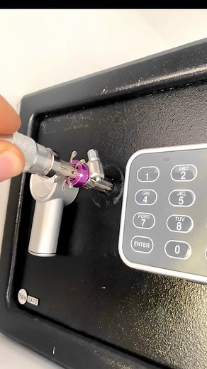 248K views · 1.2K reactions | Cómo Abrir Una Caja Fuerte Yale En Segundos ️  How To Open A Yale Safe In Seconds ️  #trick #tips #key | Cerrajeros Master Locks | Facebook