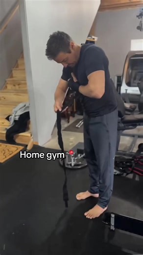 Jeremy Renner has built one of the most interesting and resilient careers in modern Hollywood. Known for his intense screen presence, versatility, and ability to move between blockbuster franchises and deeply personal dramatic roles, Renner’s body of work reflects both grit and quiet charisma. #jeremyrenner #fyp #usa #tennessee #america