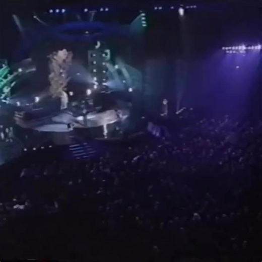 Reposted from @thelegendsofmusic Aerosmith playing “Livin’ On The Edge” Live in 1994 This song was written about how the world is a crazy place, but people remain stuck in their routines and refuse to change. According to the Aerosmith autobiography Walk This Way, the song was inspired by the Los Angeles riots of 1992, which took place after the white police officers accused of beating the black motorist Rodney King were acquitted. “Livin’ On The Edge” was co-written between Joe Perry and Steven