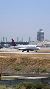 Delta E-175 landing at LAX #deltaairlines #reelsvideo #fypシ #aviation #lax #laxairport | The Spotter La | Facebook