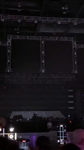 THE NOITE on Instagram: "2NE1 Returned and Showed 5th Gen How It's Done 🎥 Watch our KPOP 2025 RECAP documentary➡️https://linktw.in/maFRQt #kpop #kpop2025"