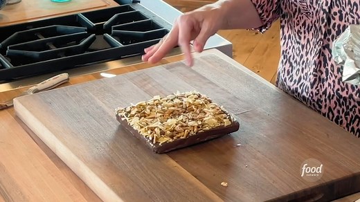 Two-ingredient fudge topped with peanut butter, potato chips and pretzels is a sweet & salty lovers' DREAM 😍 Get more recipes from The Pioneer Woman - Ree Drummond, Saturdays at 10a|9c and subscribe to discovery to stream more episodes of the show: https://links.discoveryplus.com/P6K9VEgeygb. #discoveryplus Get the recipe: https://foodtv.com/3wFGP3T | Food Network