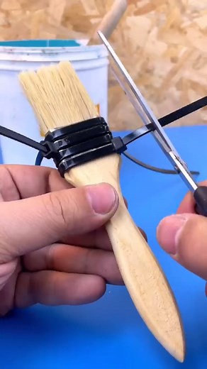 740K views · 2.1K reactions | Painting Brush Holder with Zip Tie Painting without Mess - #reels #tips #tutorial #toolstour | Toolstour | Facebook