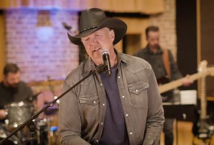 333K views · 23K reactions | On this Veterans Day join me in honoring all of the men and women in the armed forces, past and present. Thank you for your service and for all you have sacrificed to serve our nation. | Trace Adkins | Facebook