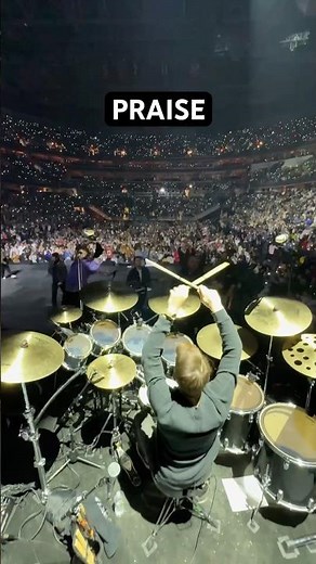 The last fill of tour 🥁| ‪@elevationworship‬