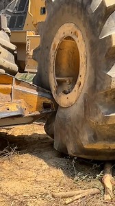 132K views · 597 reactions | @Axeman12j Late posting but here it is folks! Hard work out here on the johnson plantation 掠#logging #mississippi #fyp #timberjack240 #mechanicsoftiktok #chrome #tigercatforestry #clean #comedy #Tigercat #stihl661 | Jazlyn Smith | Facebook