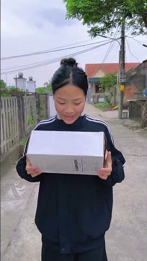 The poor old woman meets a kind girl, and the ending is unexpected.😱😱😱😱😱