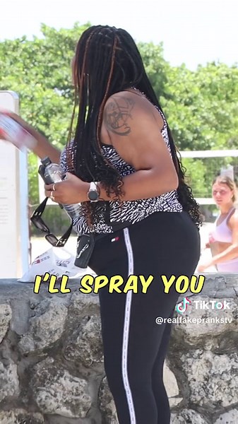 best beach pranks😂 #fyp #foryour #haveagoodday