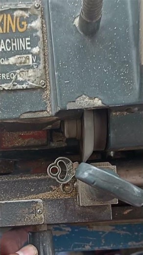 The Most Satisfying Key Cutting Ever