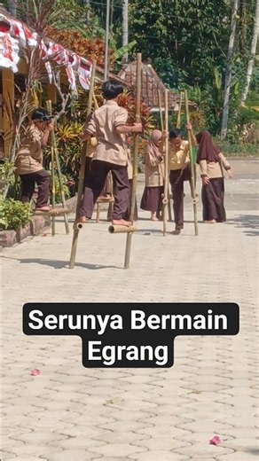Serunya permainan tradisional Egrang