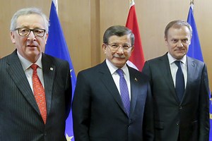 UE et Turquie s'accordent pour freiner la venue des migrants en Europe | RTS