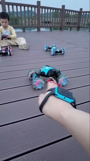 Gesture Sensor + Remote Control Stunt Car