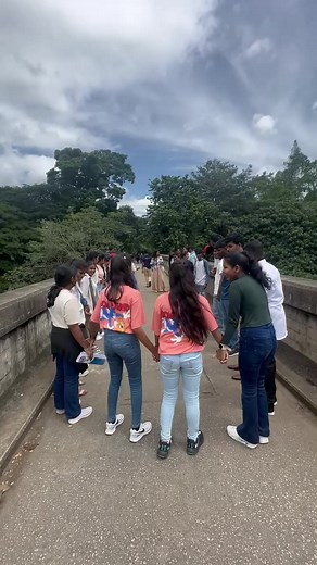 මහවැලි ගගට පනින්න හදන්නේ 🌏❤️