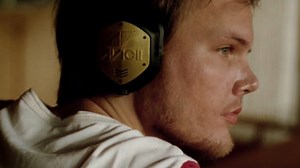 Confira o novo clipe de AVICII, "Feeling Good"