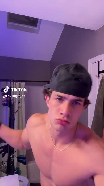 I am not a pro at posing✋ #gymtok #gym #phyzeke #muscle | Gym Poses