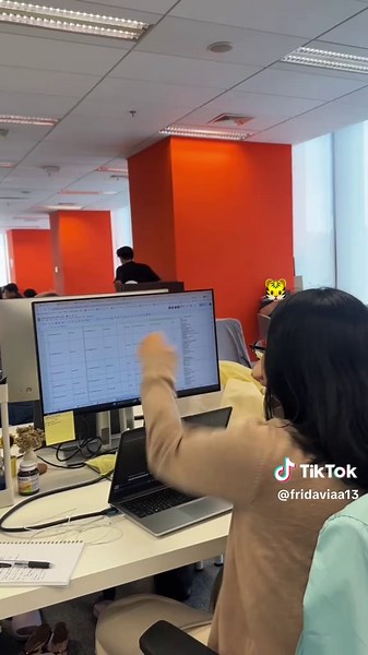 NCT DREAM: Corporate Edition Beat It Up Performance