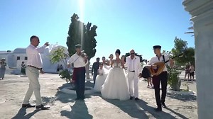 A BEAUTIFUL GREEK WEDDING IN SANTORINI