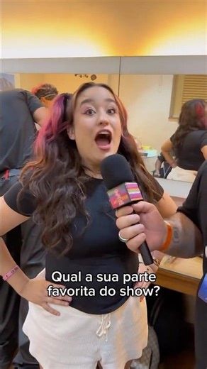 Behind the scenes of Emilly Vick's show.