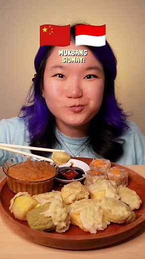 MUKBANG SIOMAY! Sebenarnya gue nitip NYOKAP gue buat beli siomay bandung gitu,t api ternyata dibonusin siomay ala dimsum h3h3 tapi yang siomay dimsum ini BHABHI h3h3h3 Dulu gue pernah coba siomay bandung tapi pake BHABHI juga, tapi gue kurang suka sih, lembek banget gitu, entah mungkin yang itu aja ga enak. Kalo disuruh pilih gue lebih demen yang siomay dimsum kali ini, tpai kali siomay bandungnya dipotong-potong, trus di airfryer gitu, BEH itu WAJIB coba sih jadi lebih krenyes gitu HEHE #ccrevi